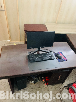 Desktop table